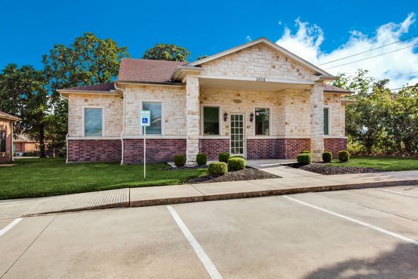 1809 Precinct Line Rd, Hurst, TX 76054